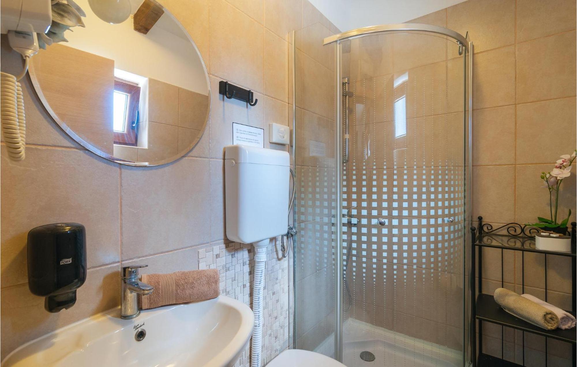 Cozy Home In Mudri Dolac With Kitchen Basina Exteriör bild